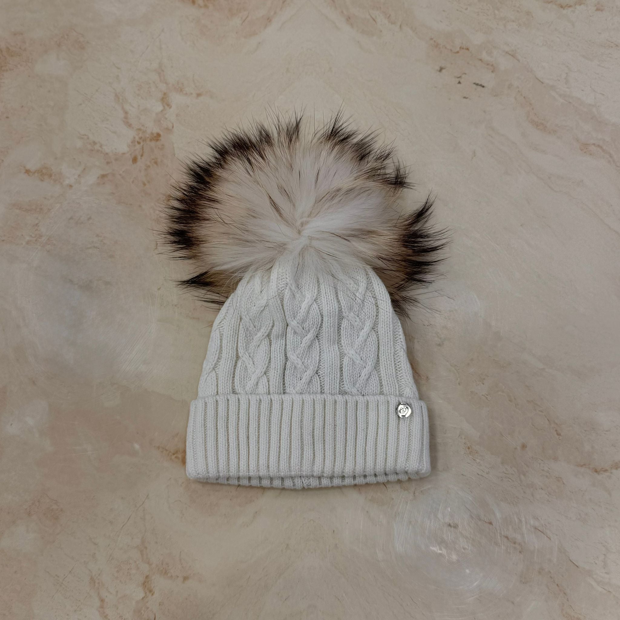 Cappellino intreccio con Pom pon in volpe