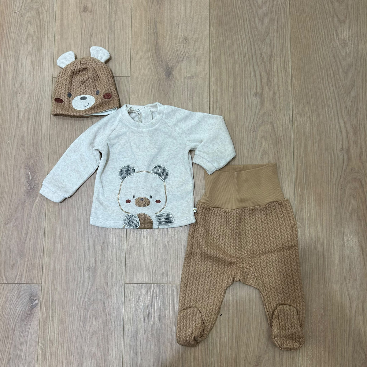 Melby completino in ciniglia con cappellino