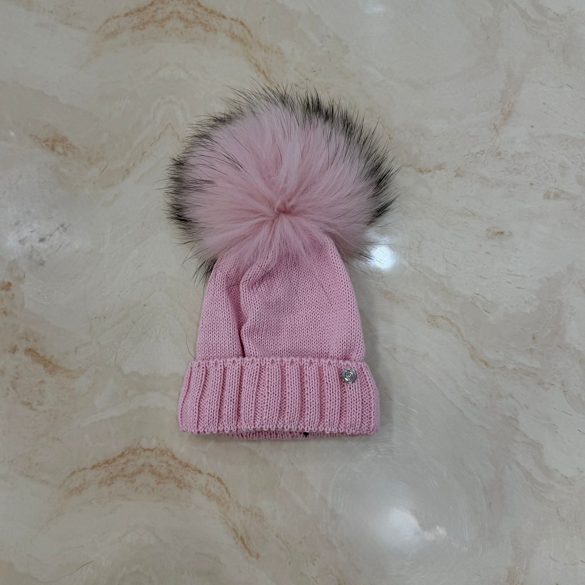 Cappellino con pom pom in volpe