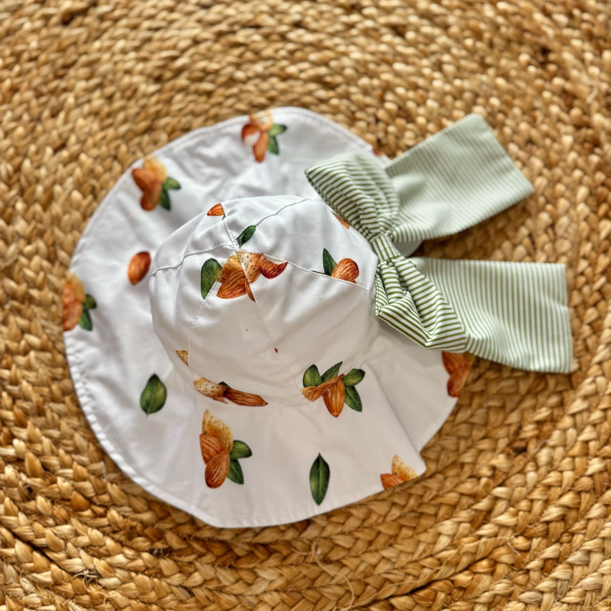 Meia Pata Cappellino mare Almonds