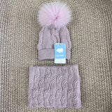 Mac Ilusion Hat and PomPon Neck Warmer