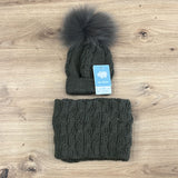 Mac Ilusion Hat and PomPon Neck Warmer