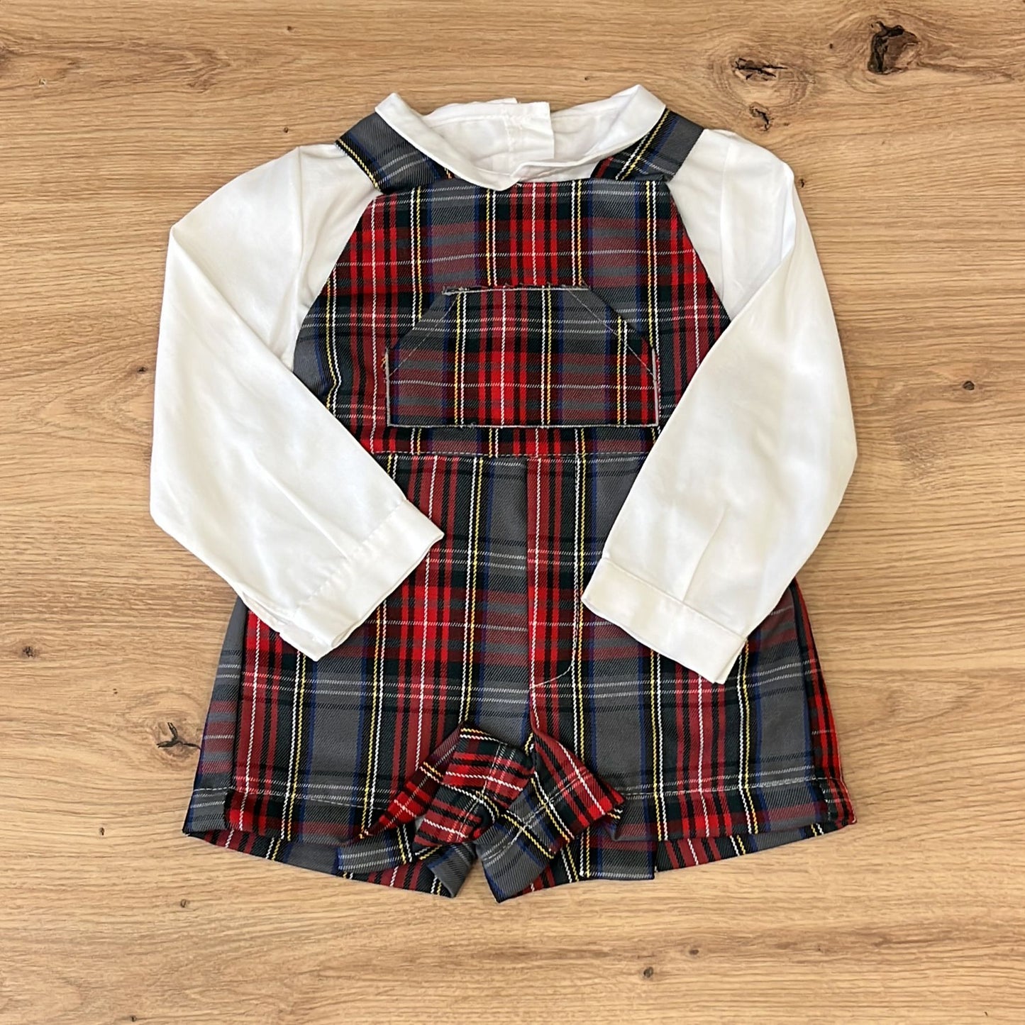 Valentina Bebès Scottish outfit