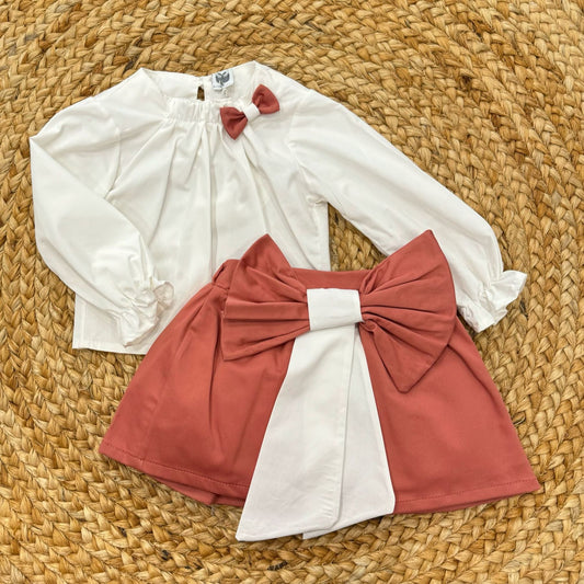 The complete layette with bow